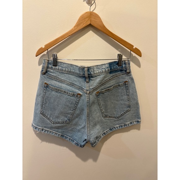 Abercrombie Fitch The Mom Short High Rise Light Wash Denim Shorts Size 28 - Picture 2 of 4